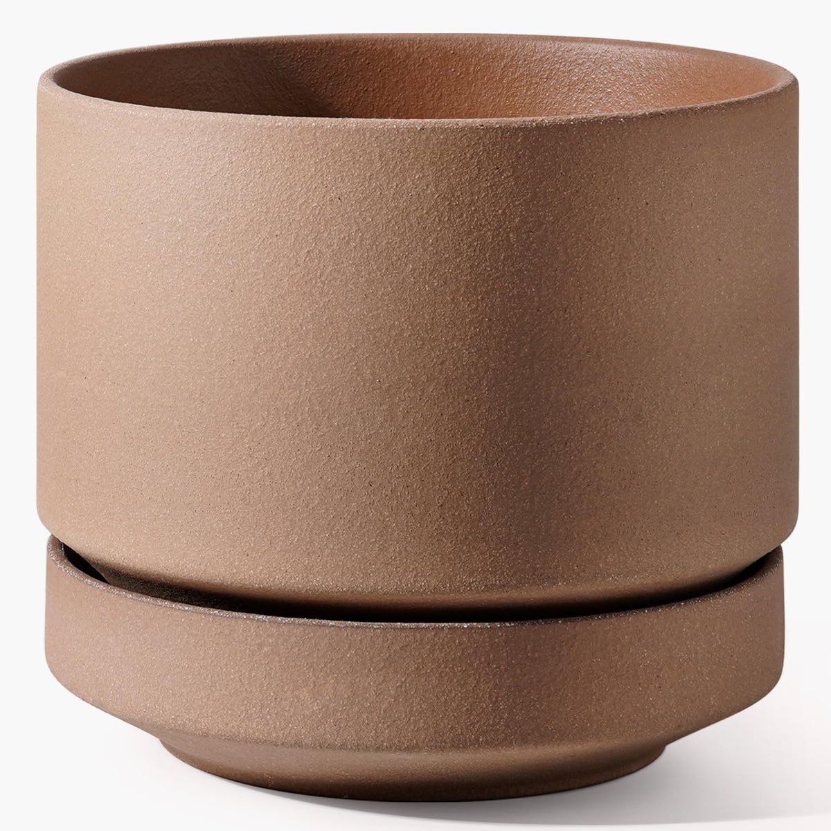 LE TAUCI 12-inch pot with saucer showing drainage hole for clean water flow.
