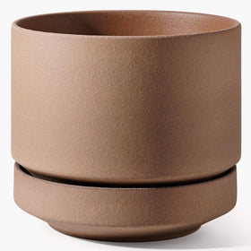 LE TAUCI 12-inch pot with saucer showing drainage hole for clean water flow.