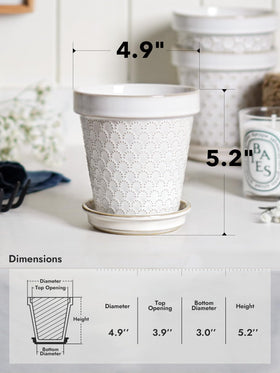 LE TAUCI Arctic White compact pot displaying embossed texture for desk decor.