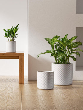 LE TAUCI Arctic White pot with silicone plug for customizable drainage.