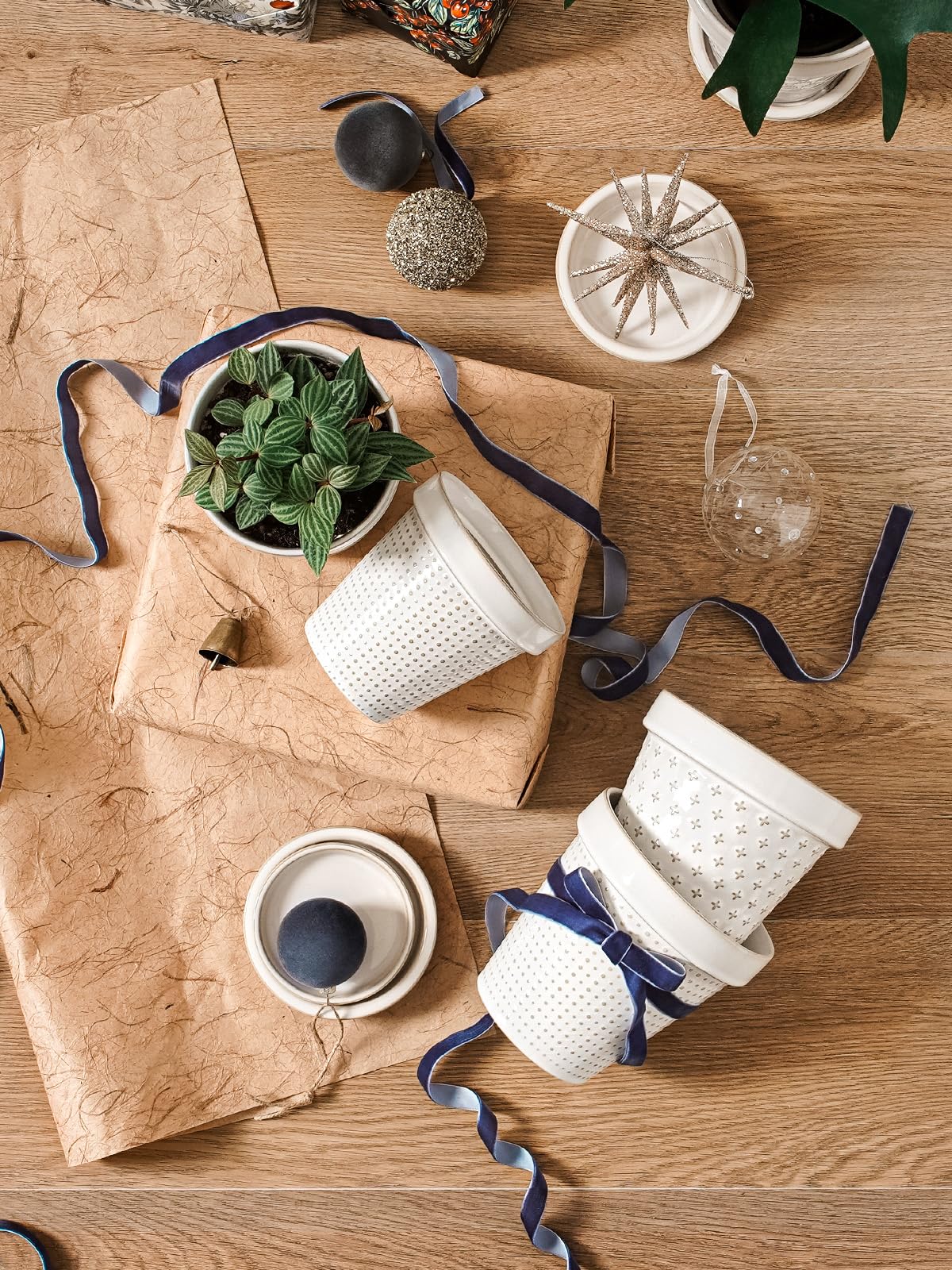 LE TAUCI decorative tabletop pot perfect for windowsill displays.