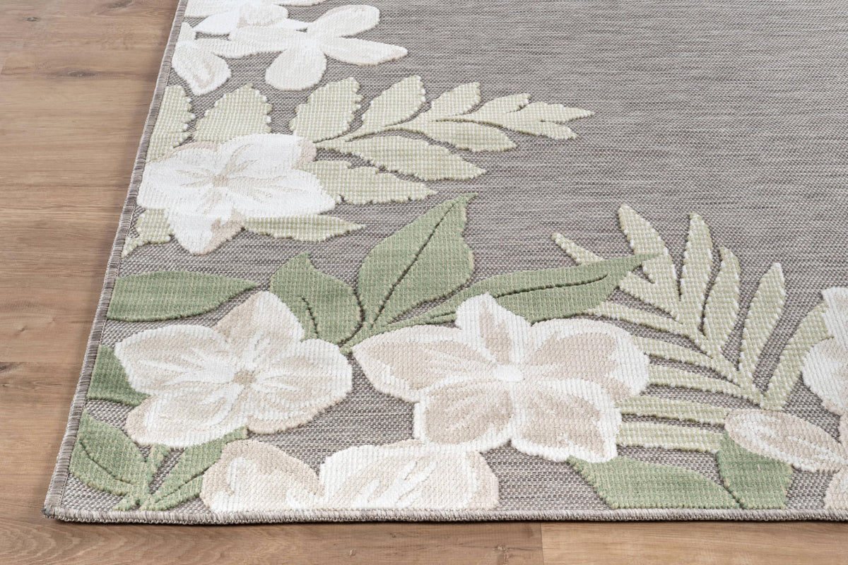Lena Rug fast-drying material helps after rain or spills.