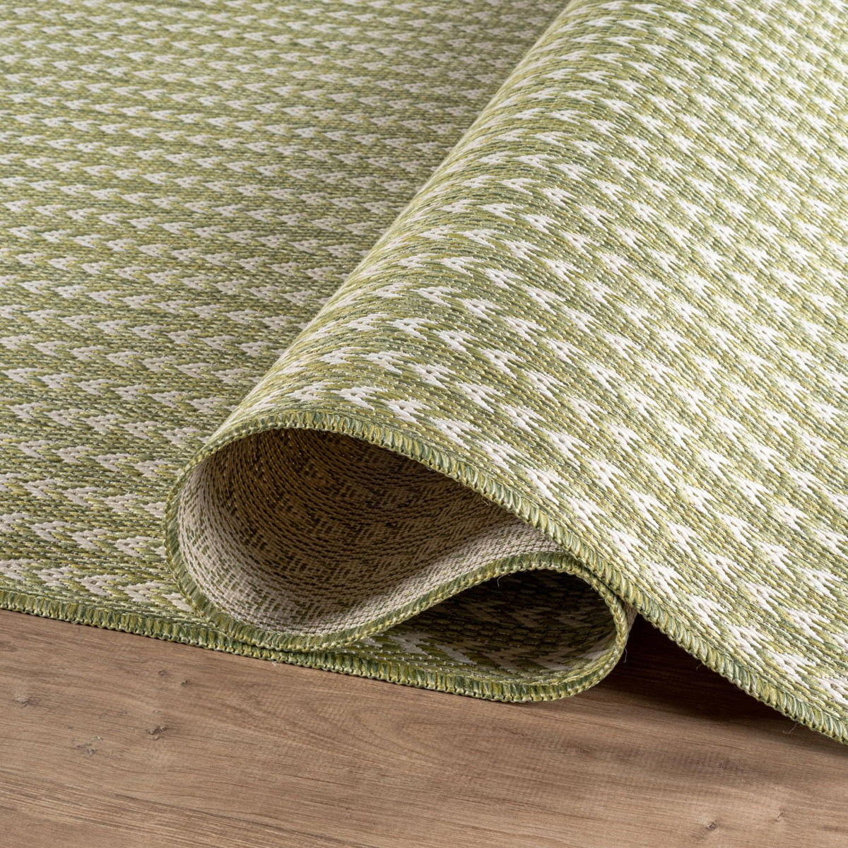 Lena Rug fast drying polypropylene rug dries quickly after outdoor use.
