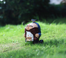 LENHINOR yard-art gnome stand keeps the statue securely displayed.