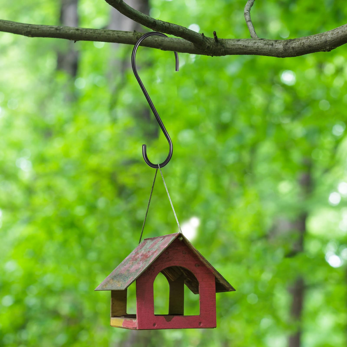 Leriton vinyl-coated S hook protects surfaces during use outdoors.