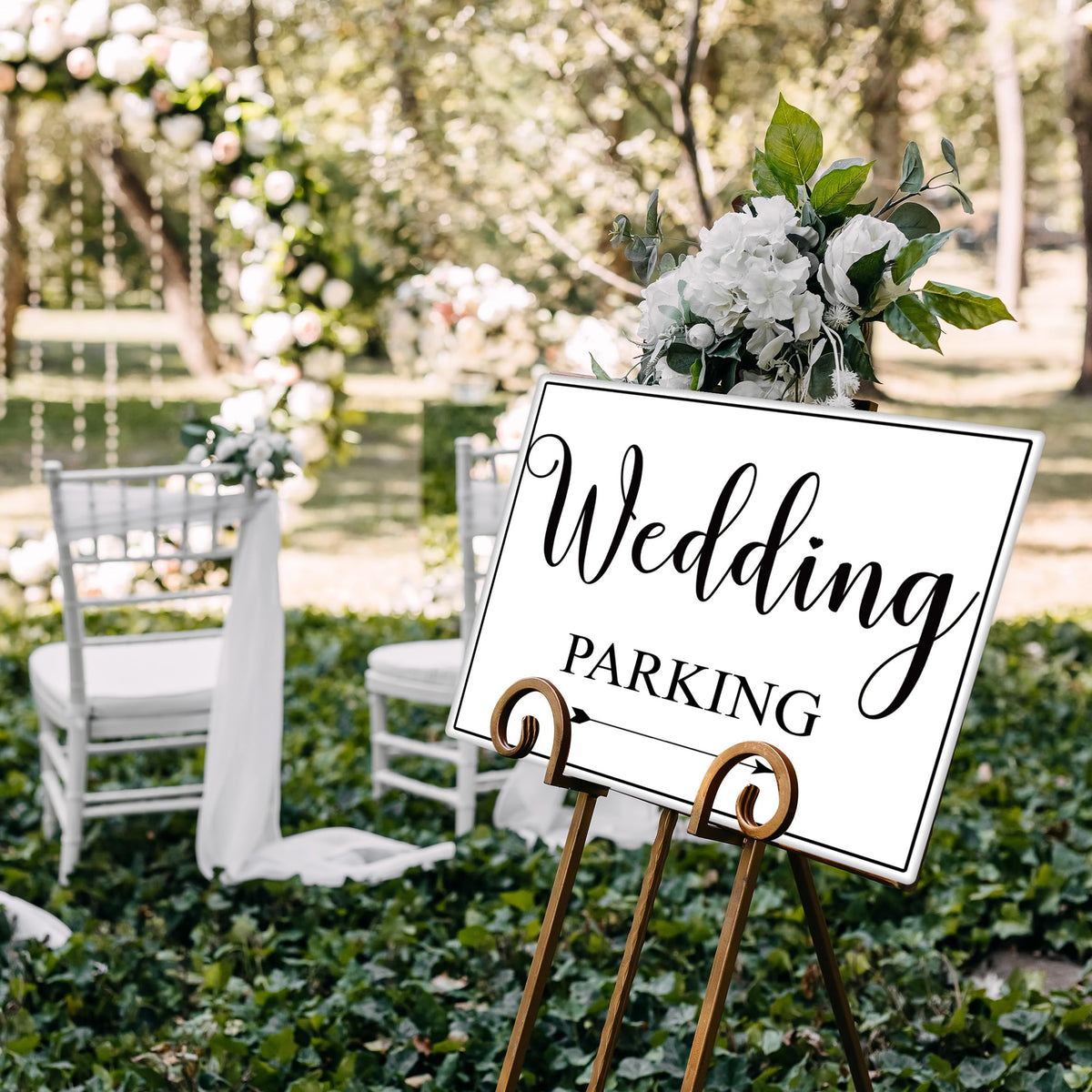 Lesnala durable corrugated plastic signage withstands weather for all-season weddings.
