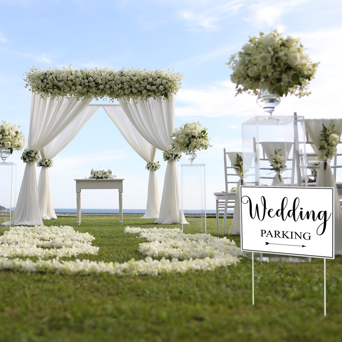 Lesnala minimalist wedding arrows enhance guest flow with a clean, visible design.