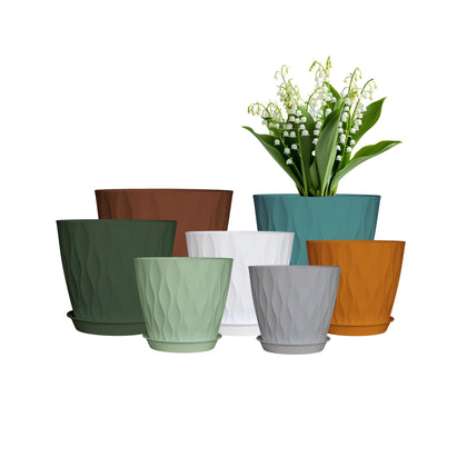 LESOASIS 7-inch planter with tray for tidy water management and compact spaces.