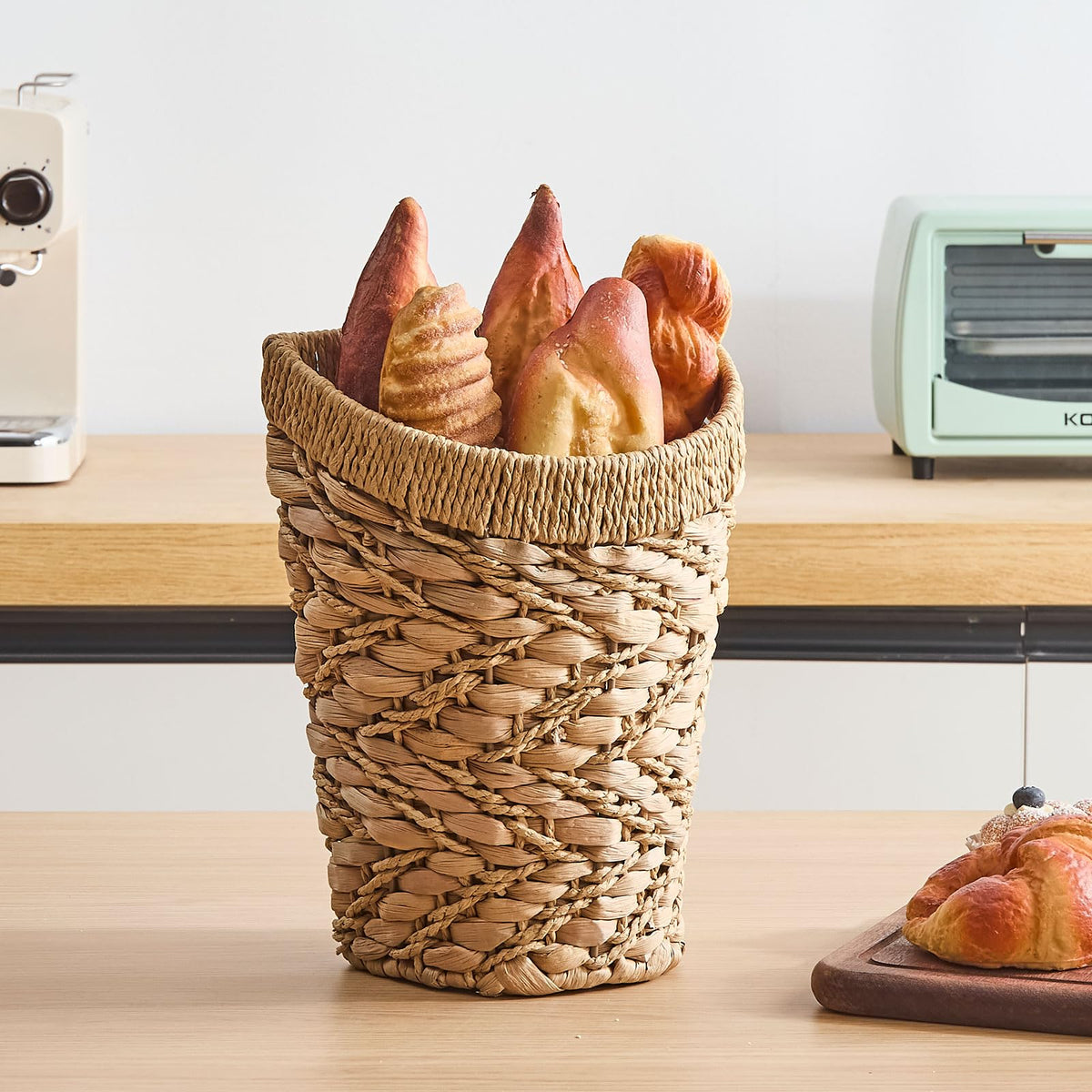 LGENHOOM handcrafted water hyacinth basket showcasing artisanal craftsmanship