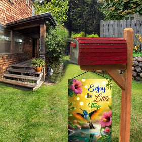 LienzoFest hummingbird flag with two-layer burlap—durable porch and lawn decor.