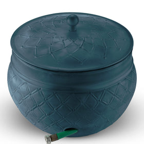 LifeSmart drainage holes keep interior dry and hose protected.