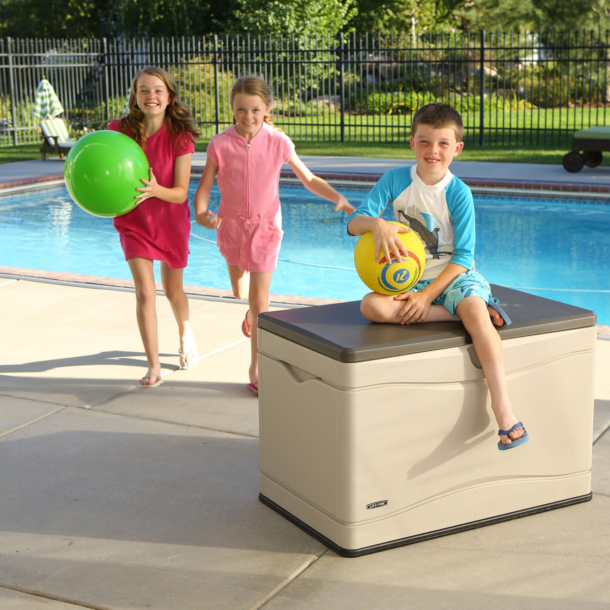 LIFETIME 60103 UV-protected finish resists sun fading.