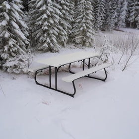 LIFETIME HDPE top is stain-resistant and easy to clean after meals.
