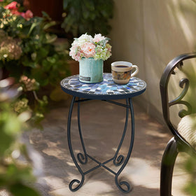 LIFFY 9-pound lightweight design makes moving easy around outdoor spaces
