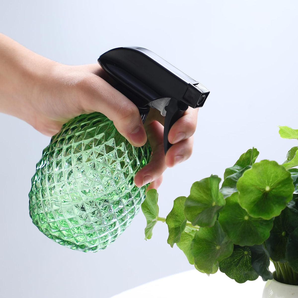 LIFHUB green glass bottle with diamond pattern, stylish and reliable