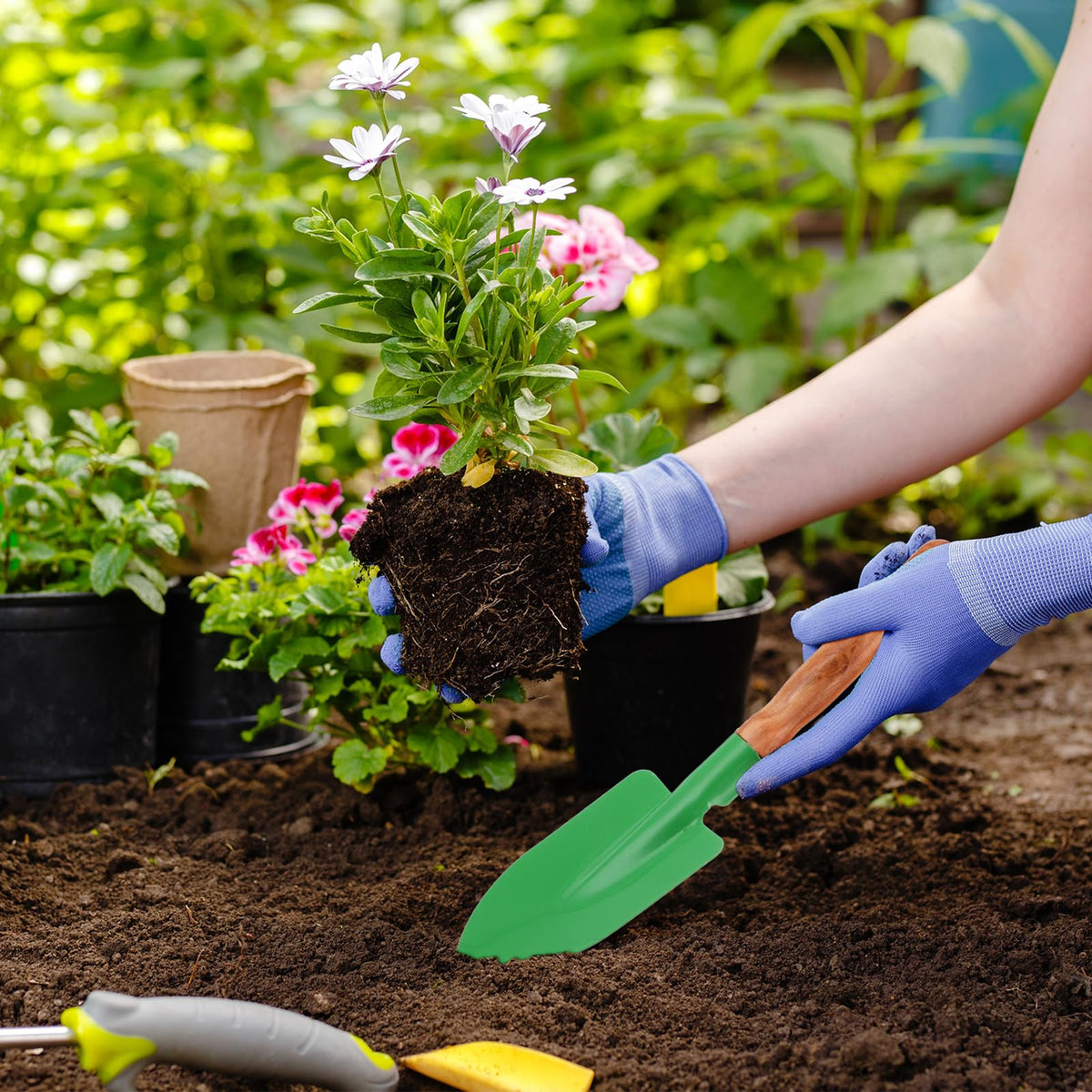 Liliful durable mini shovel set designed for kids and families to enjoy gardening together.
