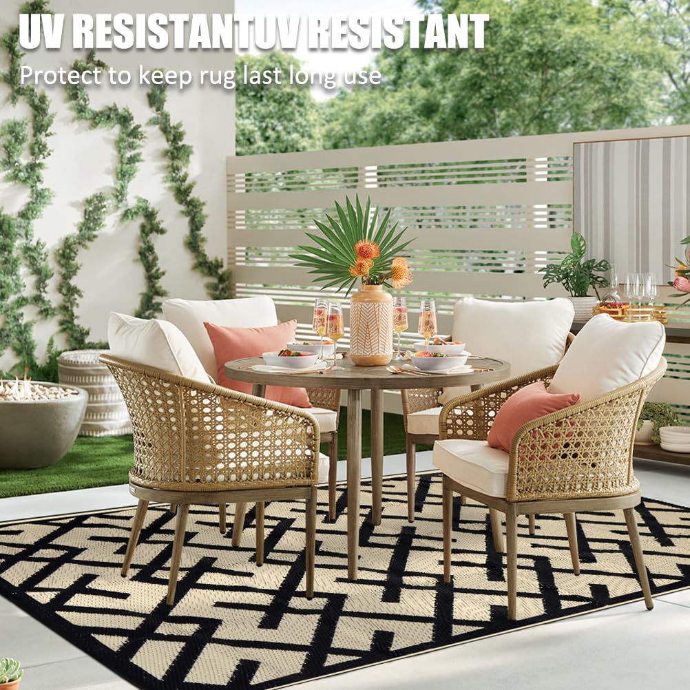 LILIOFFIC black and beige rug enhances decks with contrast.