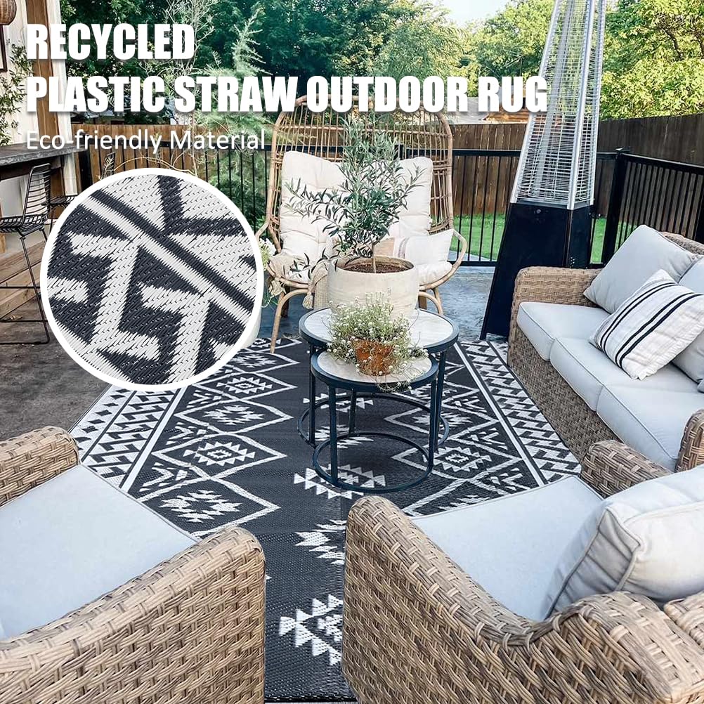 LILIOFFIC easy-clean outdoor rug grey, ideal for high-footfall areas or beach outings.