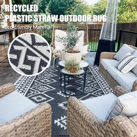 LILIOFFIC easy-clean outdoor rug grey, ideal for high-footfall areas or beach outings.