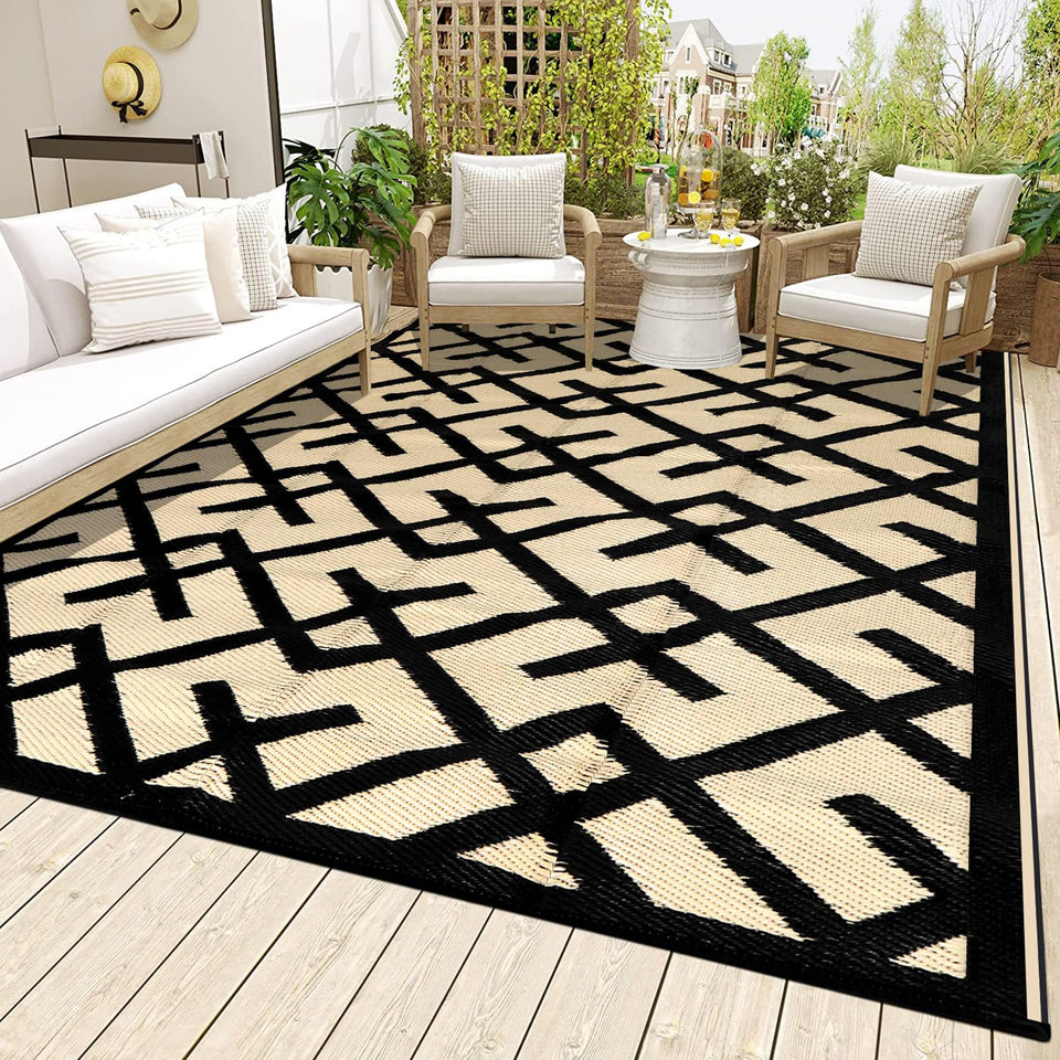 LILIOFFIC 9x12 outdoor rug in black and beige for patio versatility.