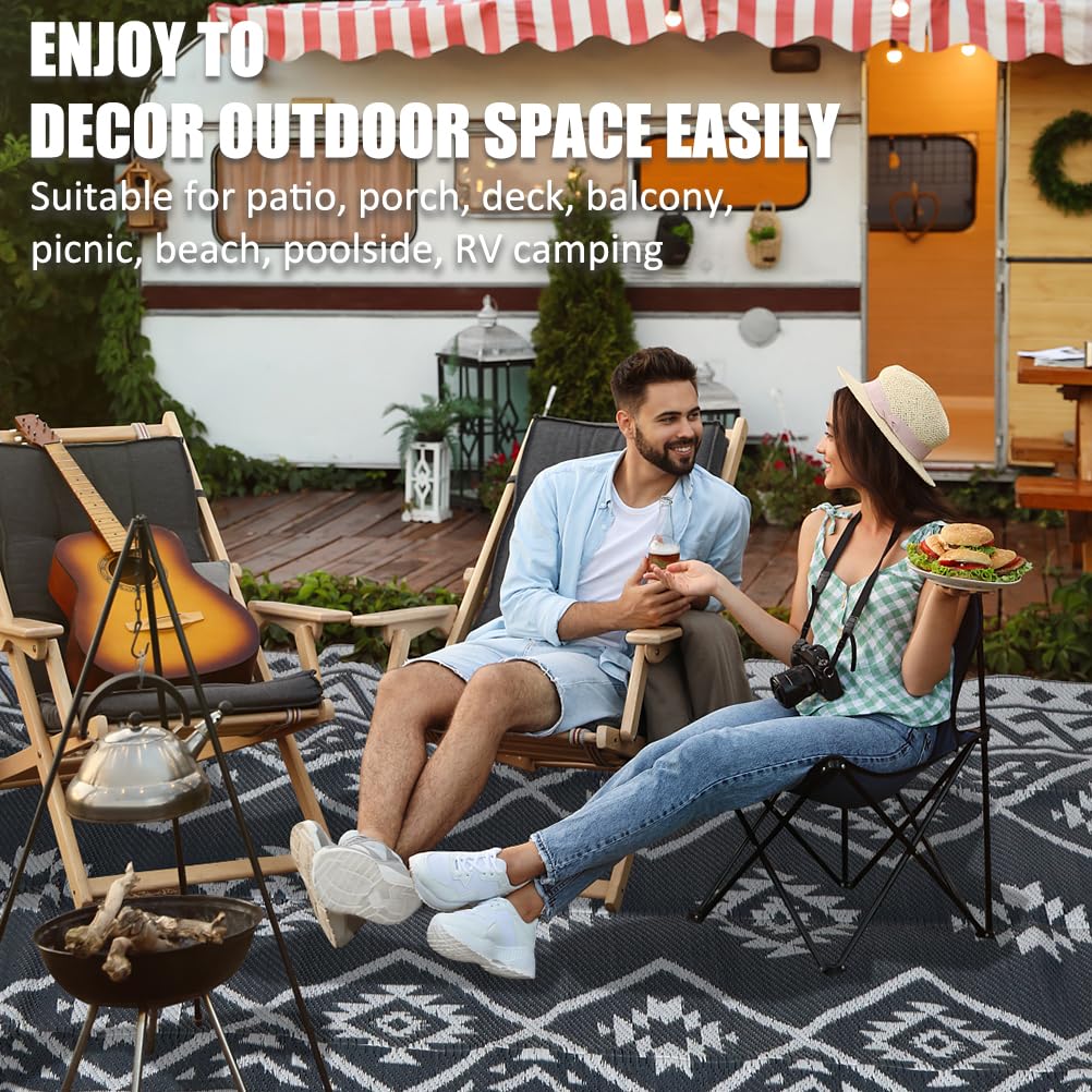 LILIOFFIC rug with four stakes, secure placement on windy decks or picnics.