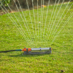 LINEX sprinkler lets kids and pets enjoy water play in heat