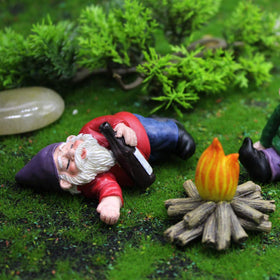 LINZHEN drunken gnome peeing gag for cheeky outdoor decor