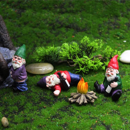 LINZHEN drunken gnome sitting with beer for outdoor humor