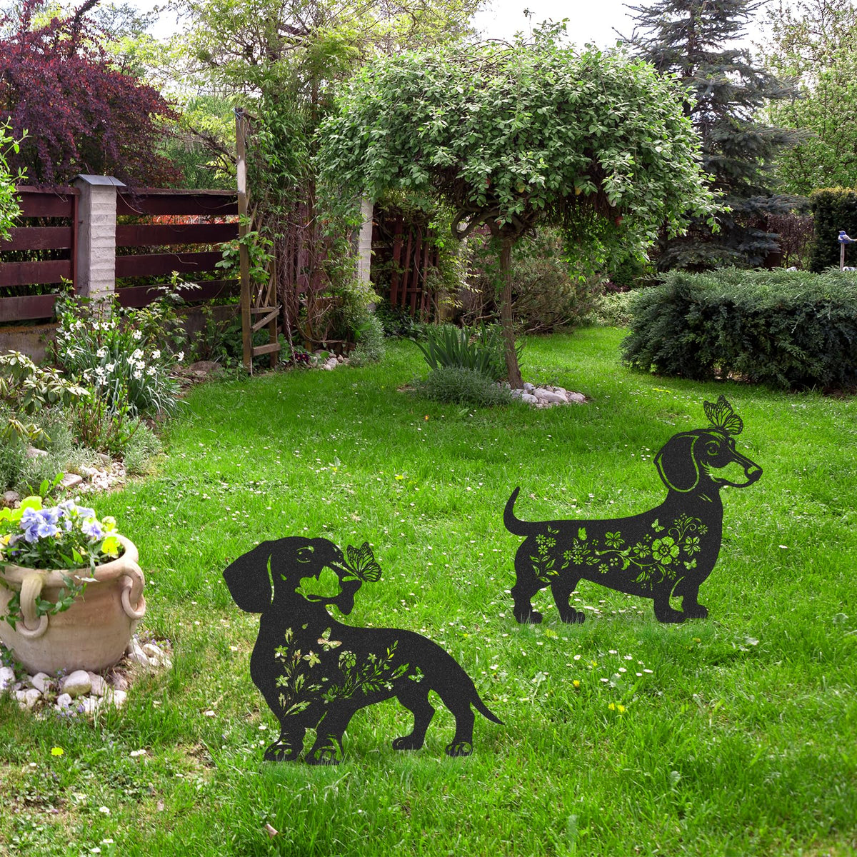 LIRAVENO weather-ready dachshund stake adds decorative charm to fences.