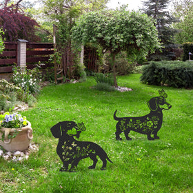 LIRAVENO weather-ready dachshund stake adds decorative charm to fences.