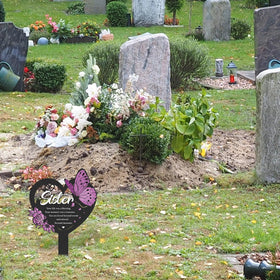LIRAVENO easy-to-install ground stake fits graveside display securely