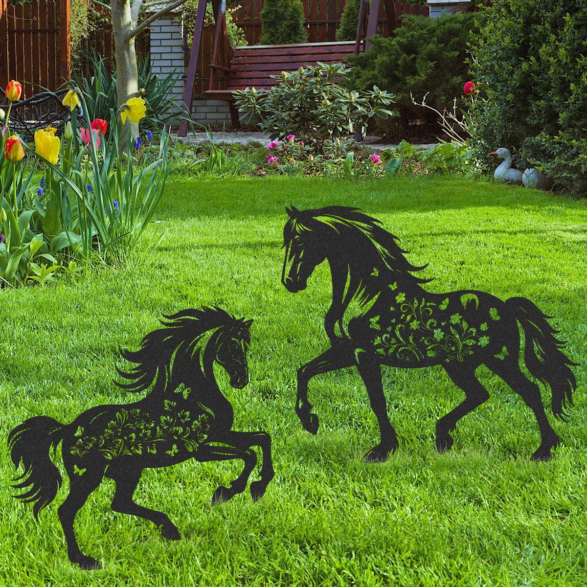 LIRAVENO Outdoor decor stake suits patios and fences with a graceful silhouette.