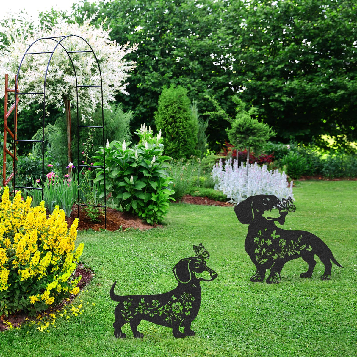 LIRAVENO two-piece set suitable for patios and garden borders.