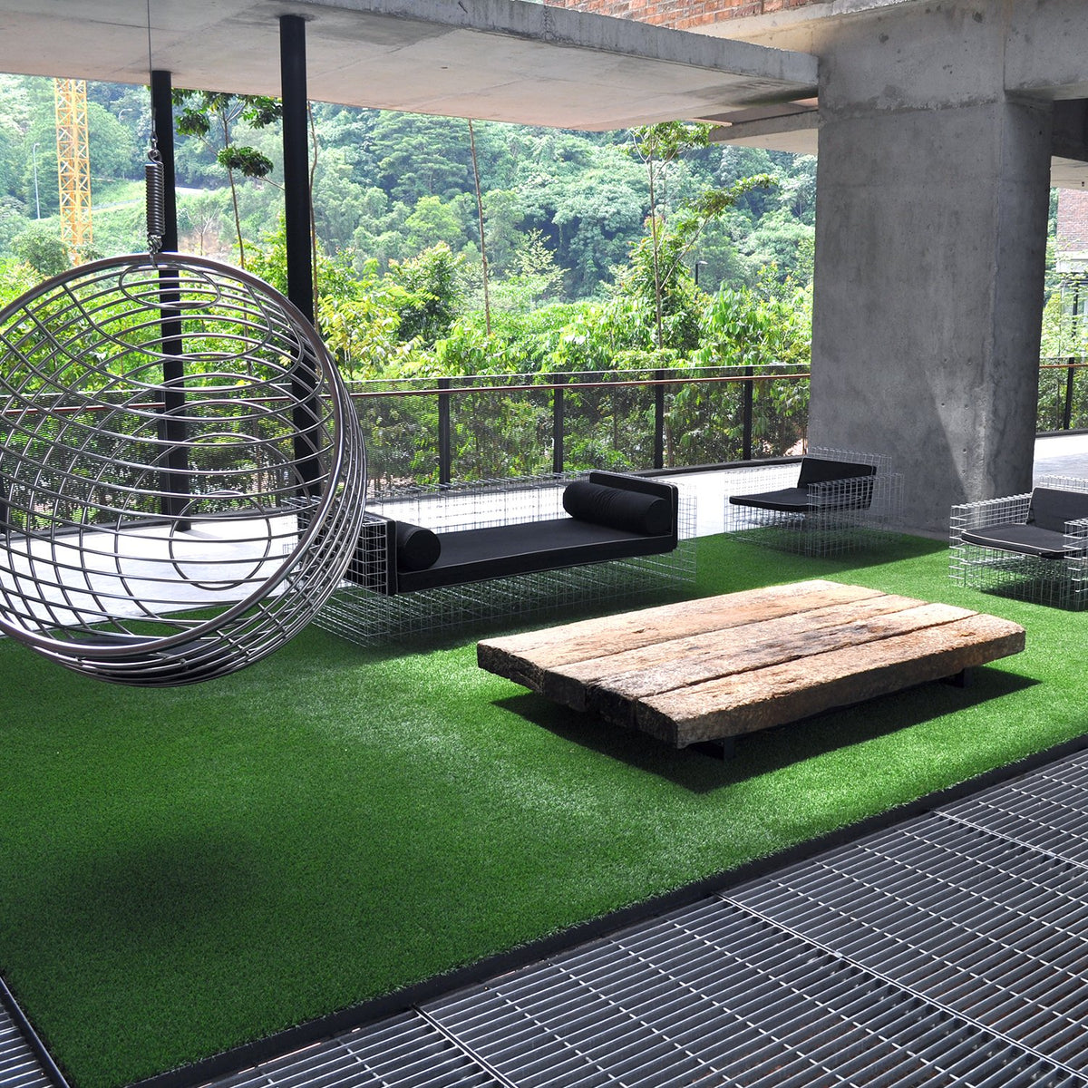 LITA Deluxe artificial grass package is easy to clean and quick-dry.