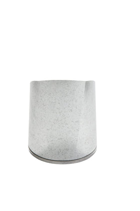 Little Giant 3-quart capacity scoop supports efficient feeding tasks