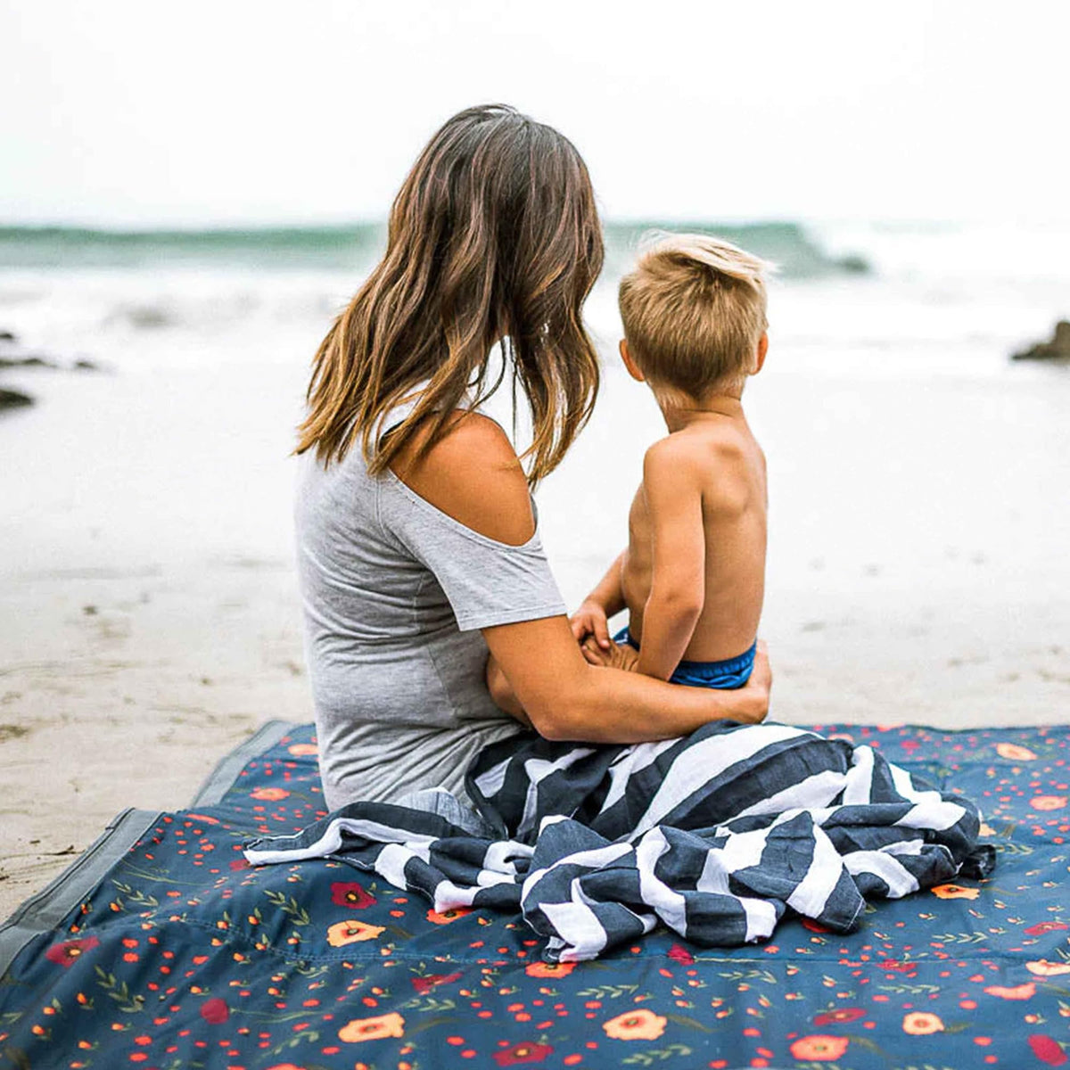 Durable material close-up from Little Unicorn outdoor blanket.
