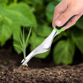 Lnrkai ergonomic non-slip handle for comfortable, controlled weeding sessions.
