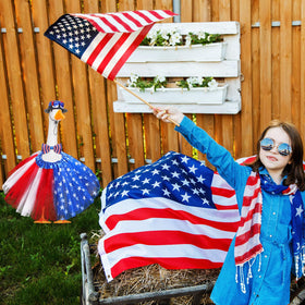 Locmeo yard decor idea for photos and festive gatherings.