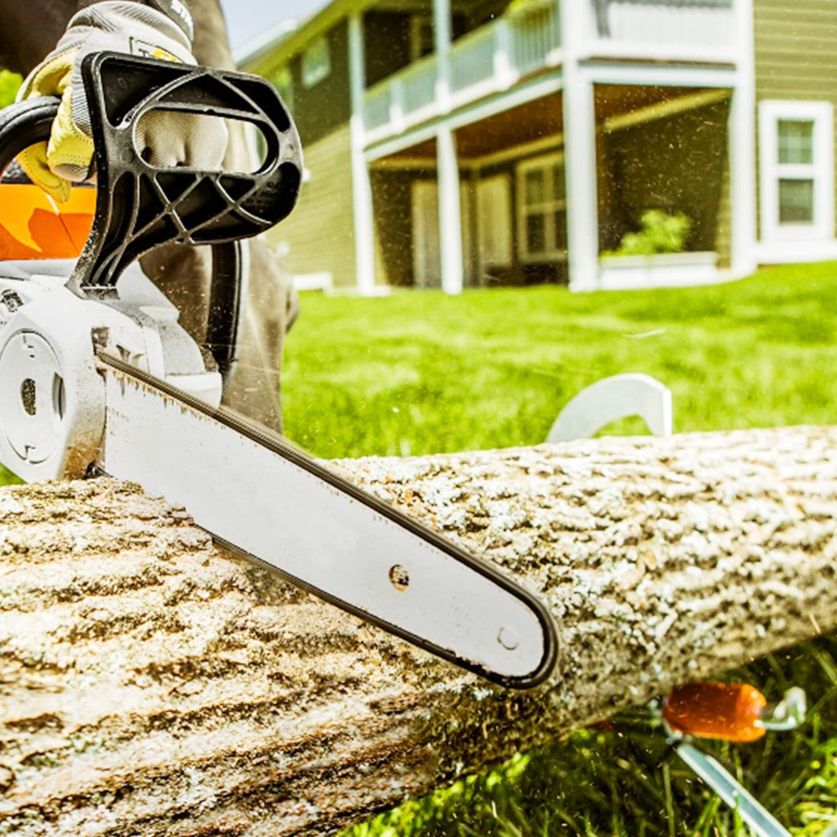 Loggers Art Gens sharpening files included for easy maintenance and sharper cuts.
