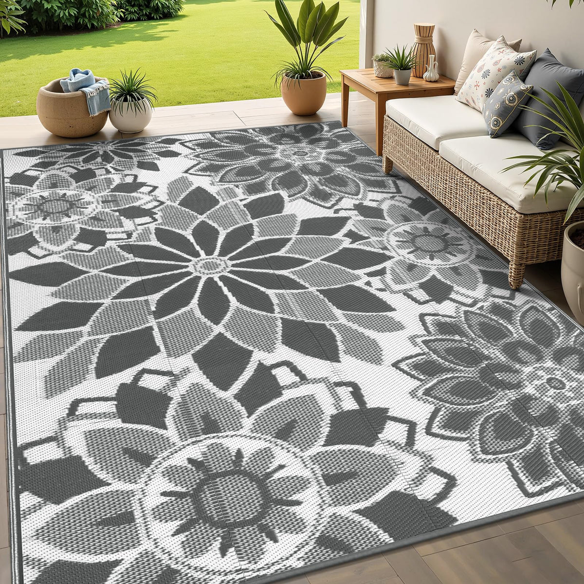 LOKHOM outdoor rug with grey-white floral pattern for patios and decks.