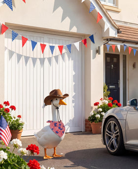Lomrsiul ideal for July 4th and patriotic garden decor.