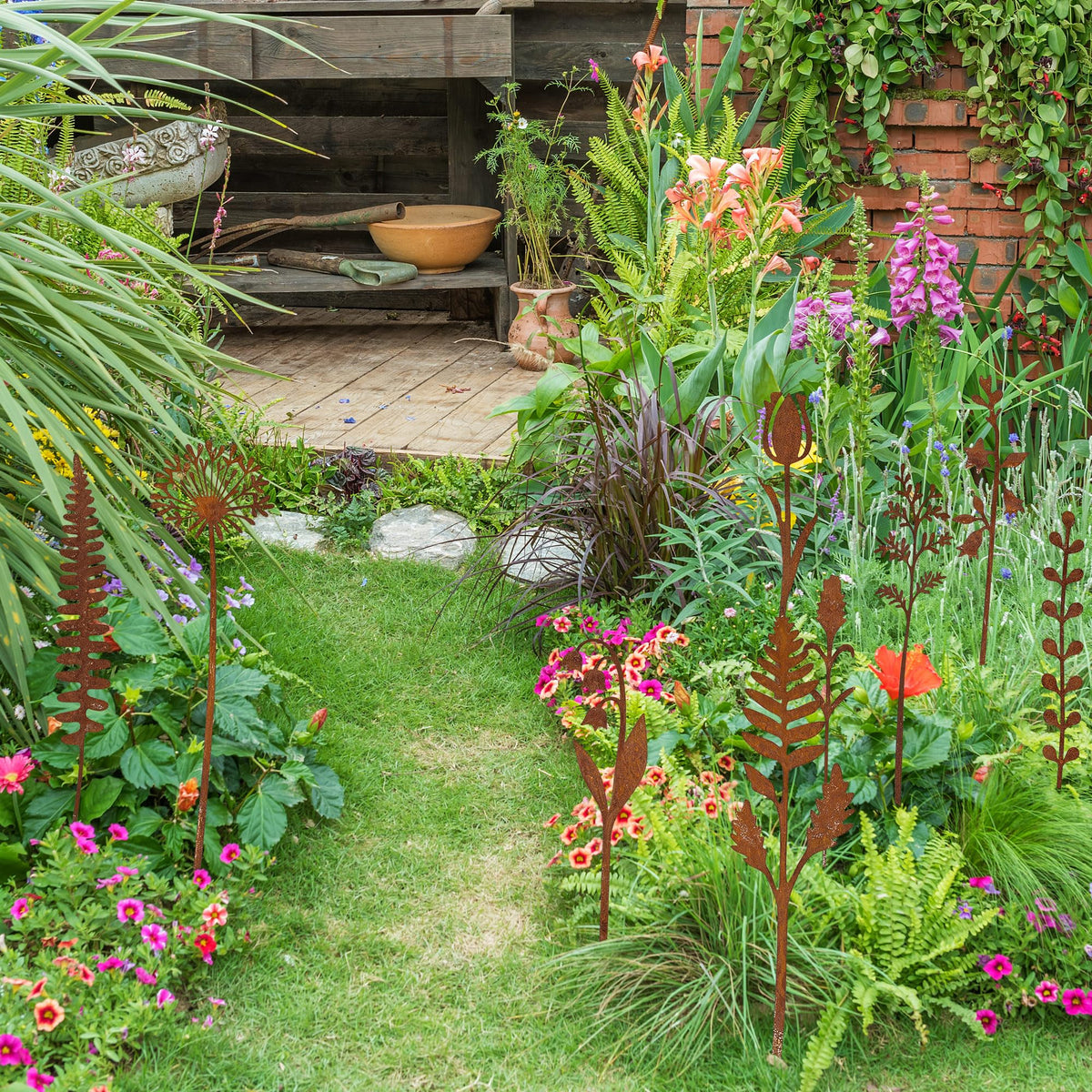 LOTADILO outdoor courtyard ornament stake brings weathered elegance to arrangements.