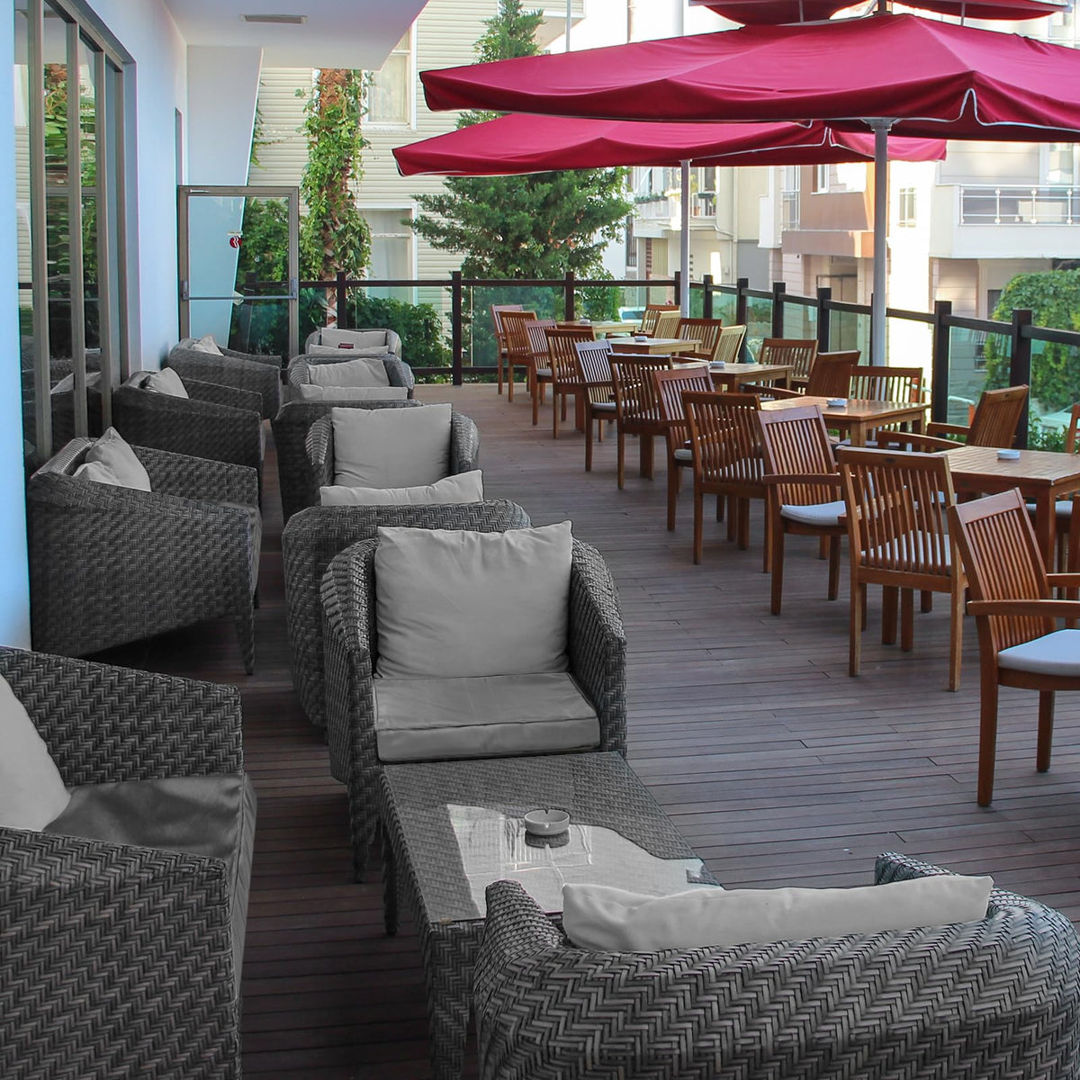 Lounsweer double-stitched zipper ensures durable cushion insert removal
