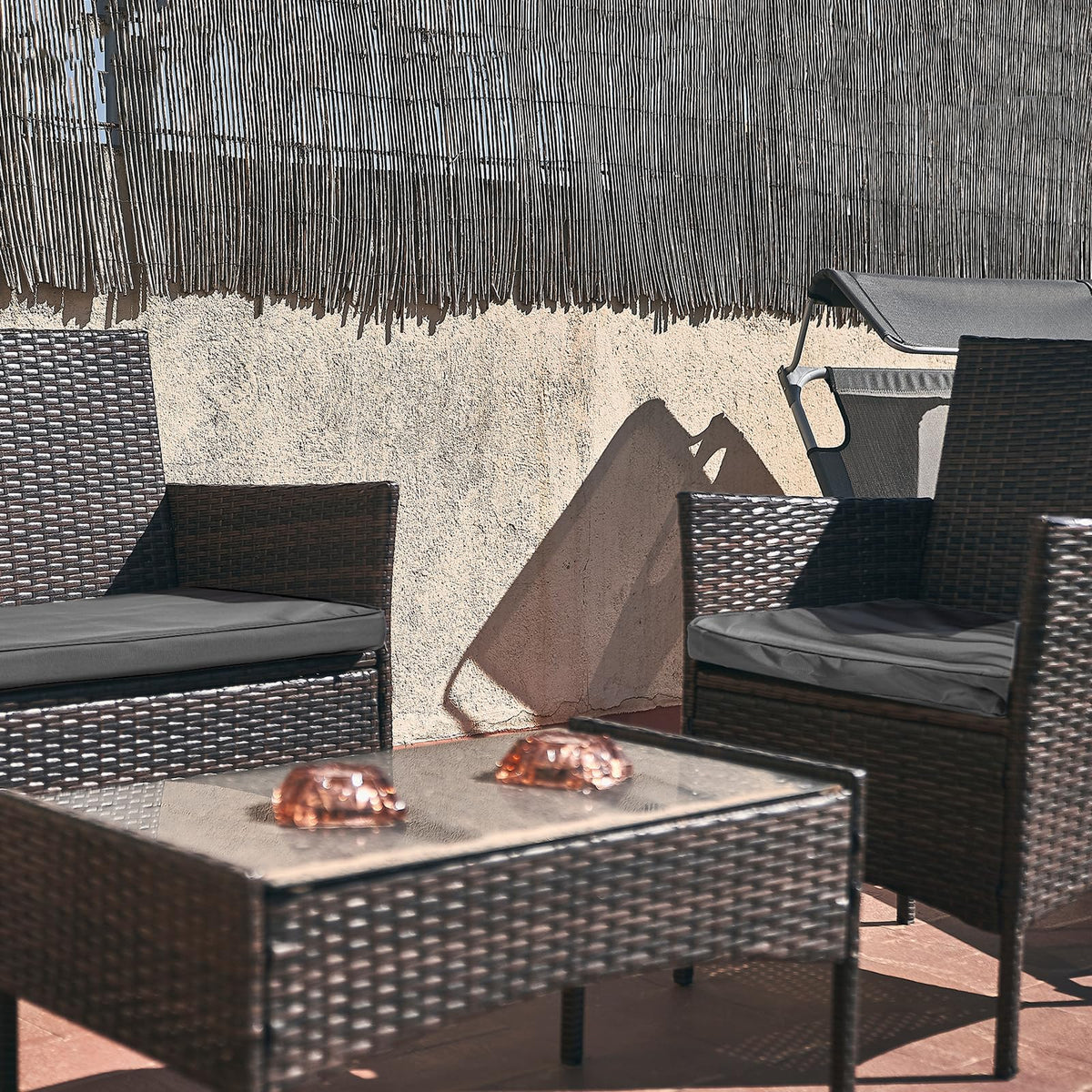 Lounsweer waterproof coating on cushion cover helps resist rain and splashes