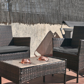 Lounsweer waterproof coating on cushion cover helps resist rain and splashes