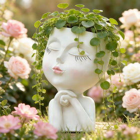LovTocTic face planter is small and lightweight for easy placement