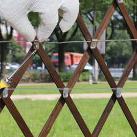 LSGCQ fence clip on wood post showing easy installation.