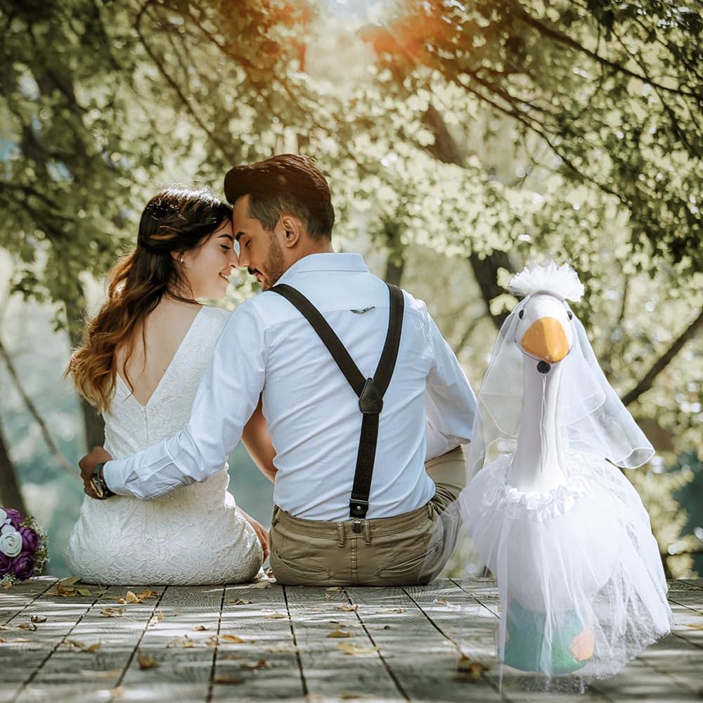 LSMVPP silver crown enhances outdoor goose display for weddings