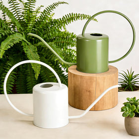 LTSUMI plant watering can ergonomic handle enables palm-friendly grip.