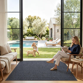LUMI pet-friendly design resists claws and dirt from daily life.